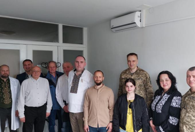 Вчора команди SID City Scientific Park та науково-дослідної частини Львівська політехніка передали гідрогелеві пов'язки Aquior для лікування наших військових.