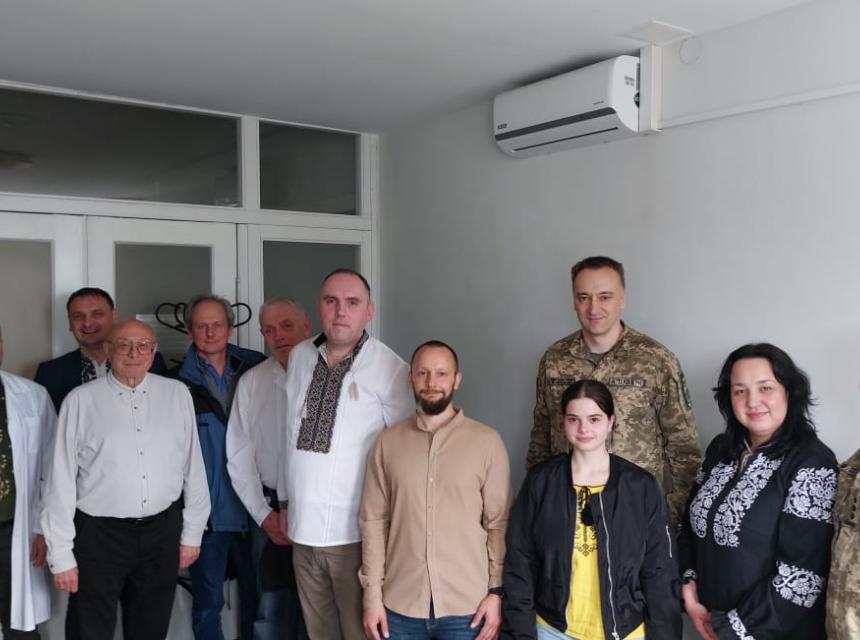 Вчора команди SID City Scientific Park та науково-дослідної частини Львівська політехніка передали гідрогелеві пов'язки Aquior для лікування наших військових.